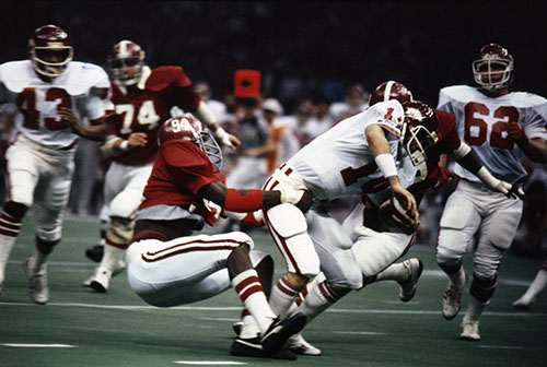 Wayne Hamilton sacks Arkansas QB